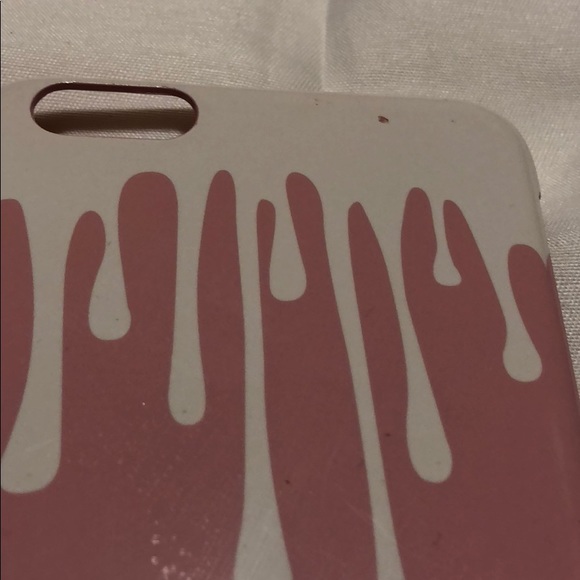 Pink Kylie Jenner case - Picture 4 of 4